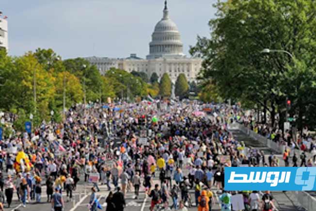 تحت شعار «لا ملوك».. احتجاجات ضخمة تجتاح الولايات المتحدة ضد إدارة ترامب (فيديو)