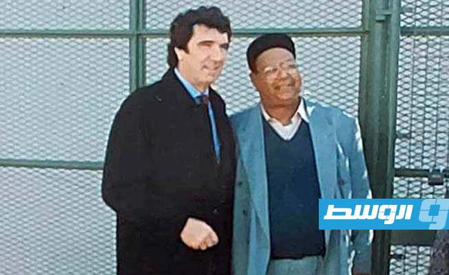 عبر «فيسبوك».. علي الأسود يستعرض صورة شقيقه مختار مع الأسطورة الإيطالية دينو زوف