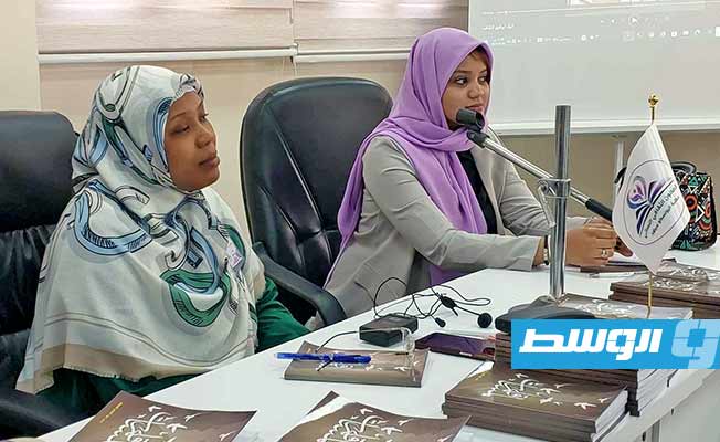 الكاتبة زينب قجدور توقع باكورة أعمالها الأدبية بمكتبة اليونسكو في سبها