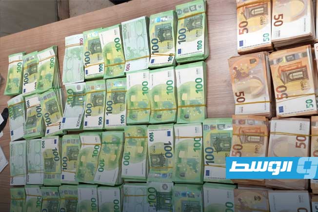 إحباط تهريب 495 ألف يورو إلى اسطنبول في مطار معيتيقة
