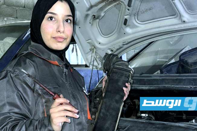 روان أبوعائشة.. فتاة تتحدى الرجال وتحقق النجاح في عالم الميكانيكا