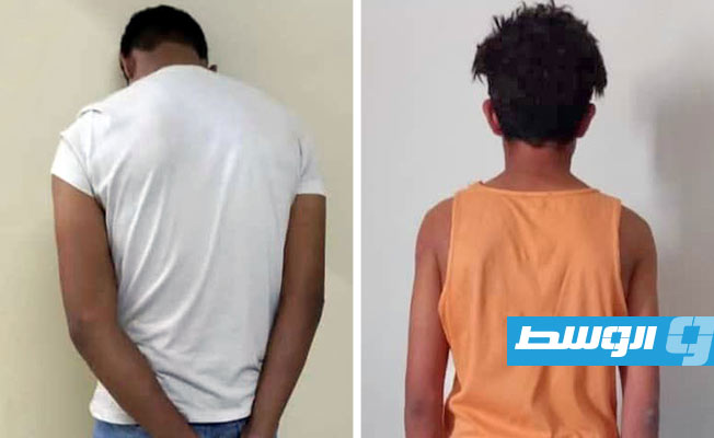 ضبط شخصين متهمين بسرقة عدد من المواطنين بالإكراه في براك الشاطئ