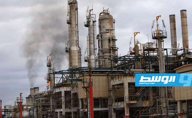 شركة الخليج العربي للنفط: خفض الإنتاج بداية من الأربعاء لأسباب فنية وتراكم الديون