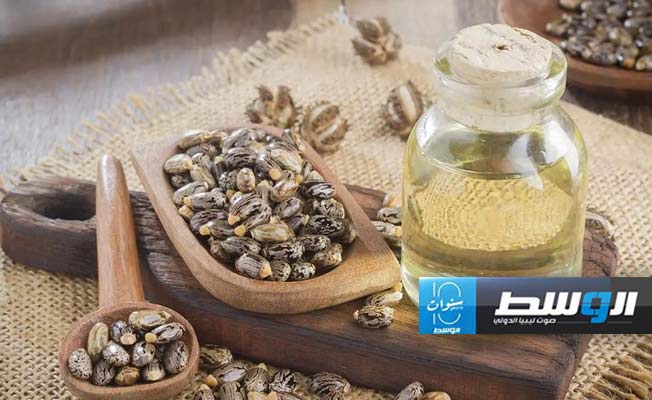 زيت الخروع والخيار لشد الجفون