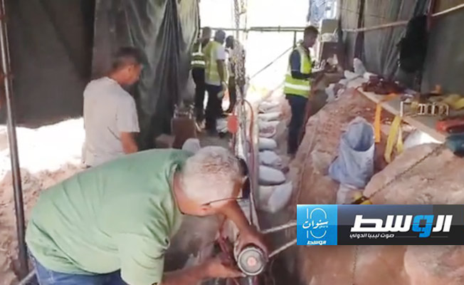 شاهد.. أعمال إصلاح الكوابل المعطوبة في بنغازي