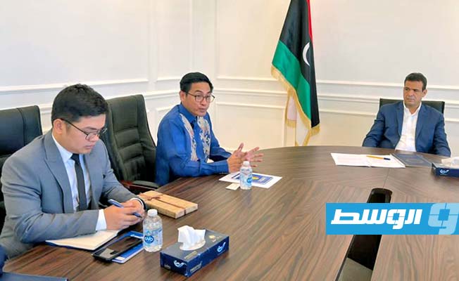 أبوجناح يناقش إمكانية التعاقد مع أطقم طبية ومساعدة جديدة من الفلبين