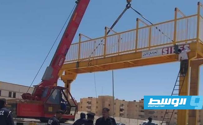 إنشاء جسر للمشاة يربط بين مدرسة وقسم النجدة في طبرق