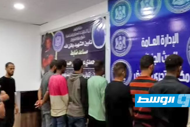 تحرير 50 مهاجرًا مصريًّا بمداهمة وكر للهجرة غير القانونية «جنوب العزيات»