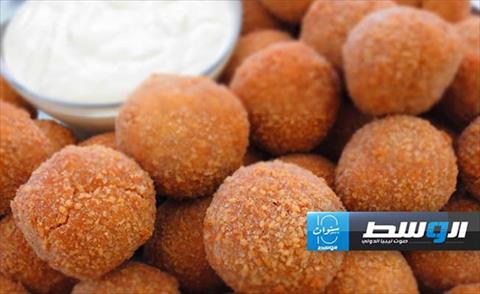 بطاطا مقلية بالبيستو والزيتون