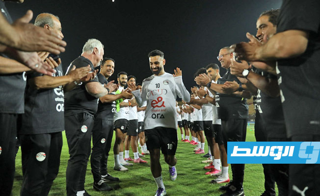 ممر شرفي لصلاح في معسكر منتخب مصر احتفالًا بجائزة الأفضل في الدوري الإنجليزي