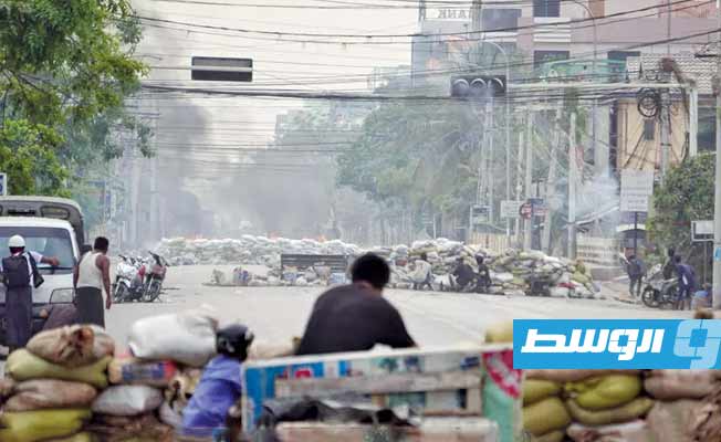 اشتباكات دامية بين الجيش والمحتجين على المجلس العسكري في بورما