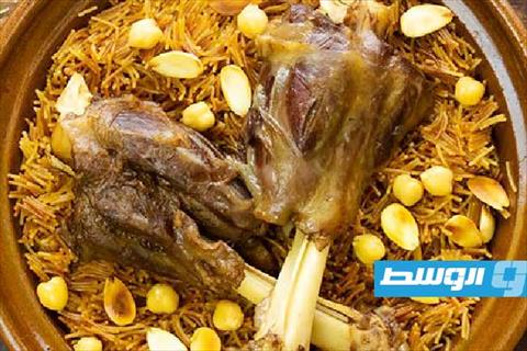 موزة بالشعرية والمكسرات