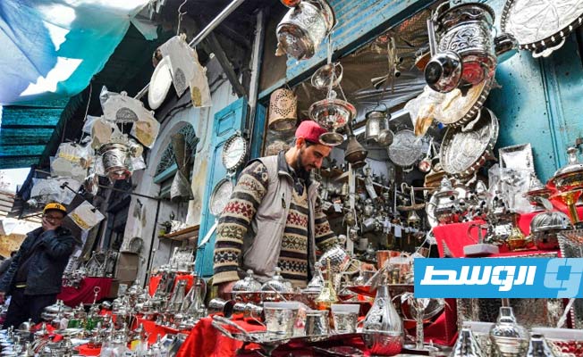 أواني الطعام النحاسية تسترجع بريقها في تونس خلال رمضان