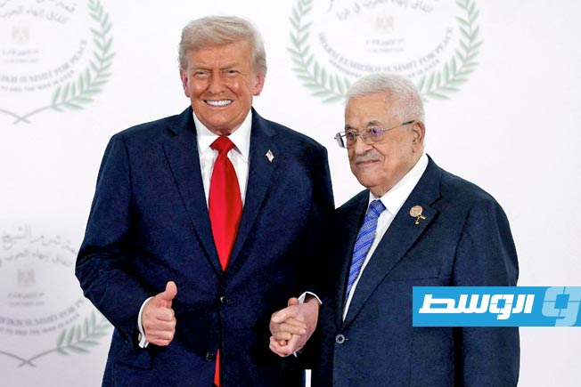 ترامب يصافح الرئيس الفلسطيني في قمة «شرم الشيخ» حول غزة