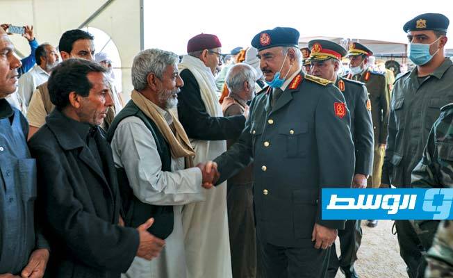 بالصور.. حفتر يتقدم وفد القيادة العامة للعزاء في بوخمادة