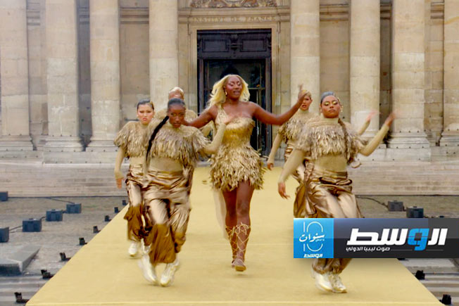 آية ناكامورا تتحدى اليمين المتطرف وتتألق في افتتاح أولمبياد باريس 2024
