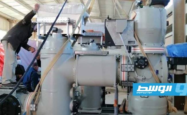تجهيز مشروع محطة كهرباء طمزين بمنطقة الجبل الغربي بمعدات جديدة