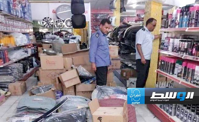 غلق محال سجائر وكماليات سيارات مخالفة في سرت