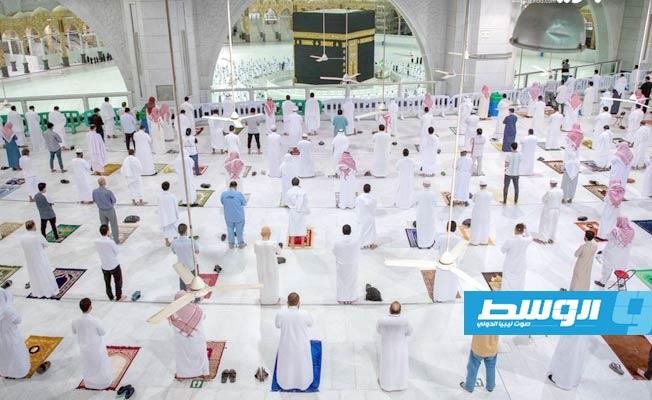عودة الصلاة في المسجد الحرام بعد 7 أشهر إغلاق بسبب «الكورونا» (فيديو)