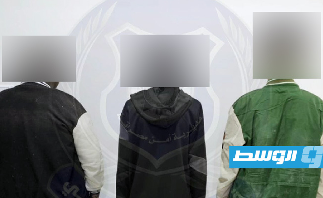 ضبط متهمين بسرقة مبلغ مالي ومقتنيات من سيارات في مصراتة