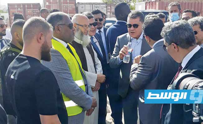 الدبيبة يعد بتذليل الصعاب لإجراء صيانة محطة تحلية مياه البحر في طبرق