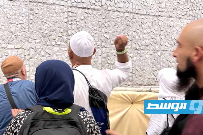 الحجاج يواصلون رمي الجمرات في أول أيام التشريق