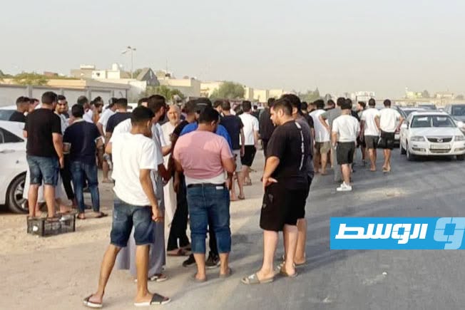 Demonstrators Block the Coastal Road in Janzour to Protest Power Outages