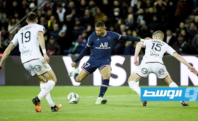مبابي أبلغ باريس سان جيرمان بانتهاء عقده الحالي في 2024