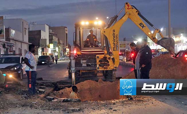 هبوط أرضي بطريق عين زارة في طرابلس (صور)