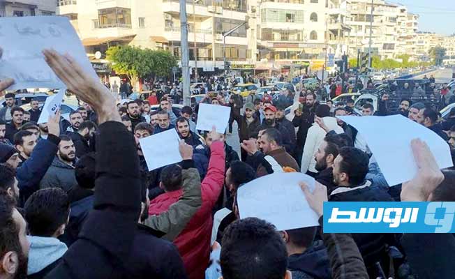 المرصد السوري: قتيل في حمص خلال إطلاق قوات الأمن النار لتفريق متظاهرين