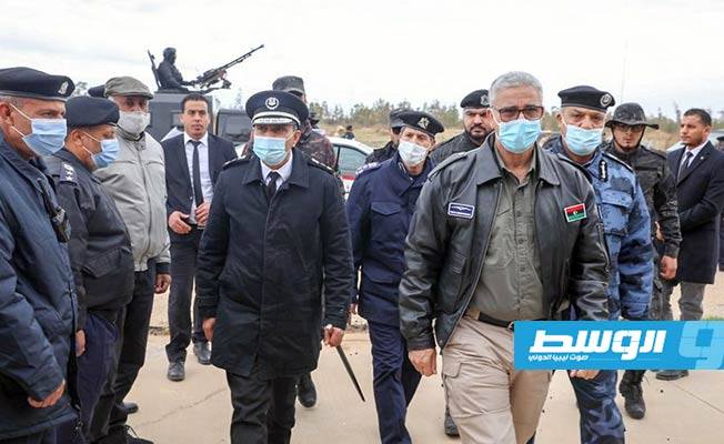 باشاغا يطلع على حجم الأضرار بالمطار الزراعي بمشروع أبوعائشة