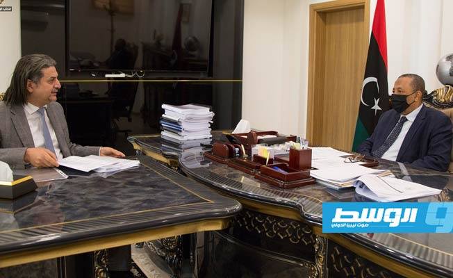 الثني يطلع على خطة تطوير وتحديث الشبكة الكهربائية
