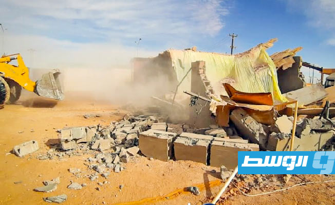 «إنفاذ القانون»: إزالة محطة وقود غير شرعية في سبها