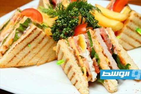 كلوب ساندويتش بالبيض