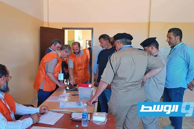 مراكز الاقتراع تواصل استقبال الناخبين ببلديتي خليج السدرة والجفرة