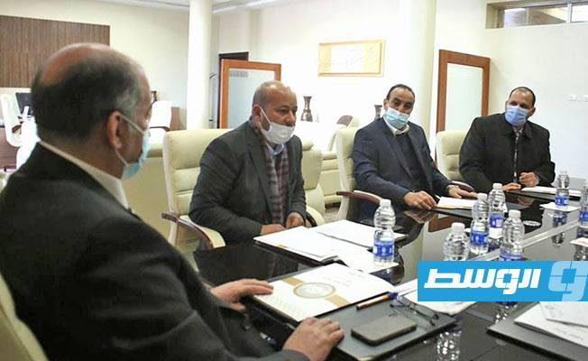 كاجمان يبحث خطة عمل «صحة الوفاق» وهيئاتها التابعة