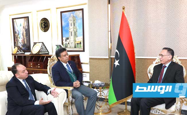 الحويج يبحث مع سفير تونس تعزيز التعاون في مجال التدريب والمعارض
