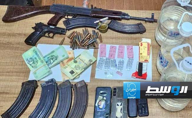 ضبط تشكيل عصابي يمتهن تجارة الخمور والمخدرات في بنغازي