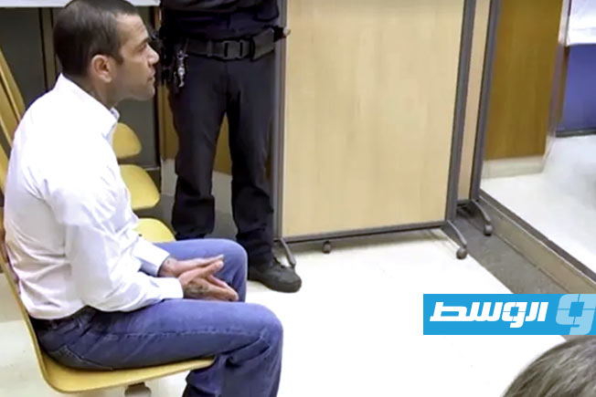 الادعاء الإسباني يواصل مطاردة داني ألفيس