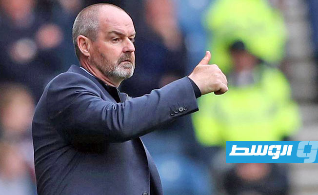 الاتحاد الاسكتلندي يمدد عقد مدرب المنتخب ستيف كلارك