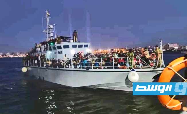 «آكي»: اعتقال متهم أثناء عبوره البحر بين مجموعة مهاجرين من ليبيا إلى صقلية