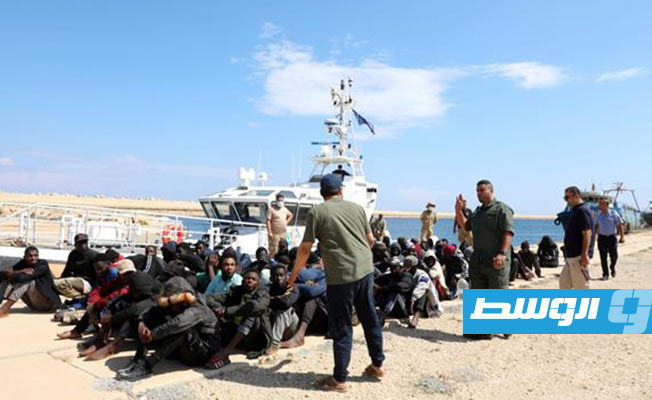 إنقاذ 110 مهاجرين أفارقة على متن قاربين مطاطيين في الخمس