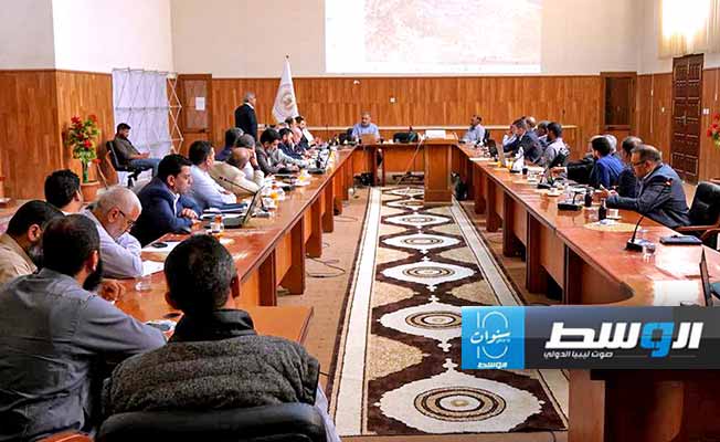 اجتماع فني يستعرض نتائج دراسة ظاهرة المياه الجوفية في زليتن