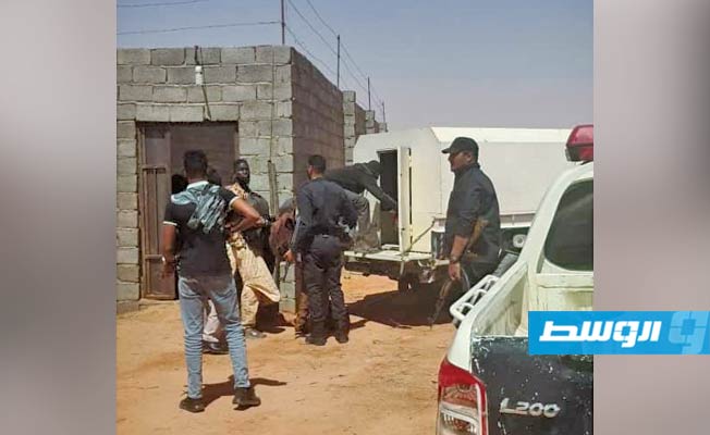مديرية أمن الكفرة تعلن تحرير 47 مهاجرا غير شرعي من «سجن سري»