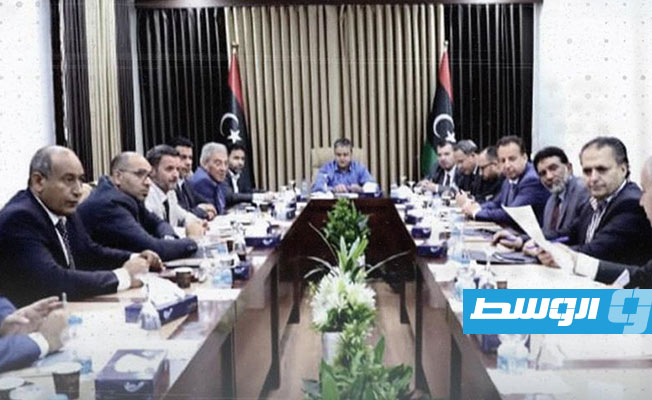 لجنة حكومية تبحث معالجة الصعوبات التي تواجه مؤسسة النفط