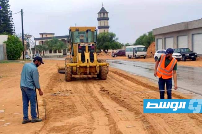 رصف الطريق بين مقبرة الزغواني والسراج في طرابلس (صور)