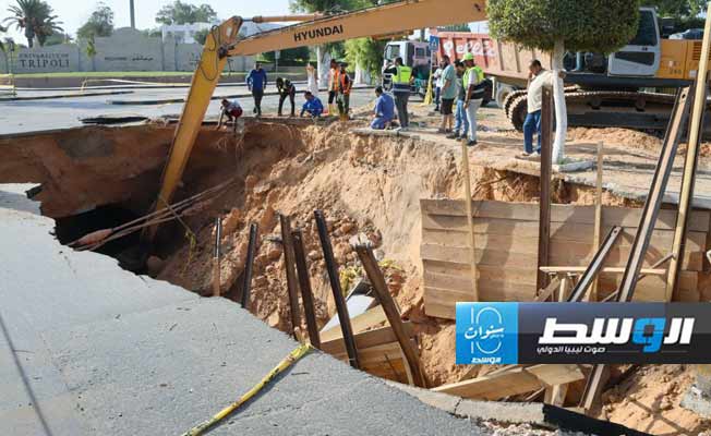 صيانة هبوط أرضي بمدخل طريق الجامعة في طرابلس