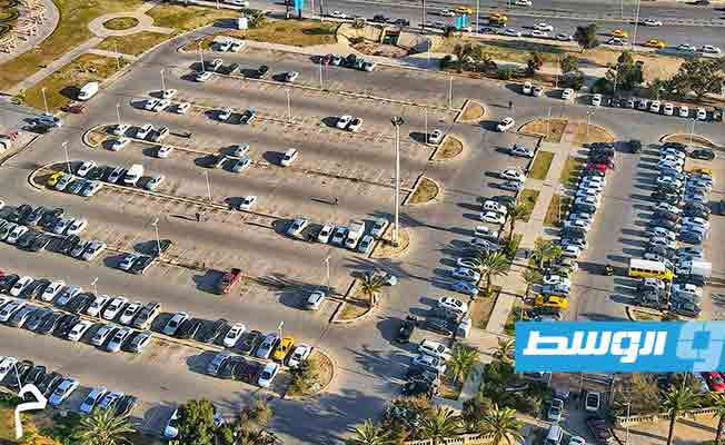 حجز السيارات المركونة عشوائيا بشوارع وسط طرابلس اعتبارا من الأربعاء