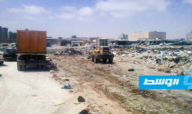 شركة خدمات النظافة بطبرق تطالب المواطنين بإلقاء القمامة في الصناديق