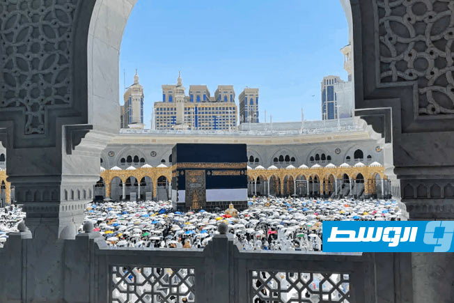 الحجاج يؤدون طواف الوداع في ختام المناسك
